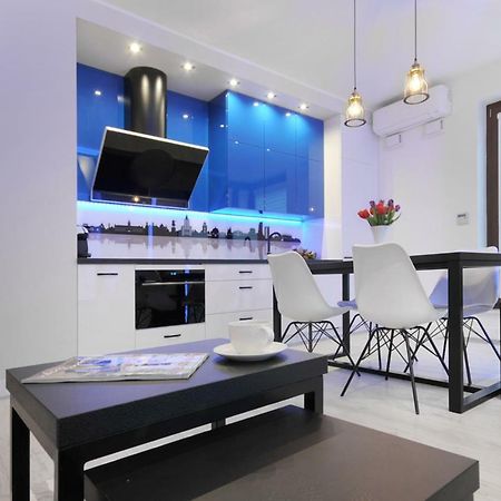 Bulwary Wislane P&O Serviced Apartments With Ac Warschau Buitenkant foto