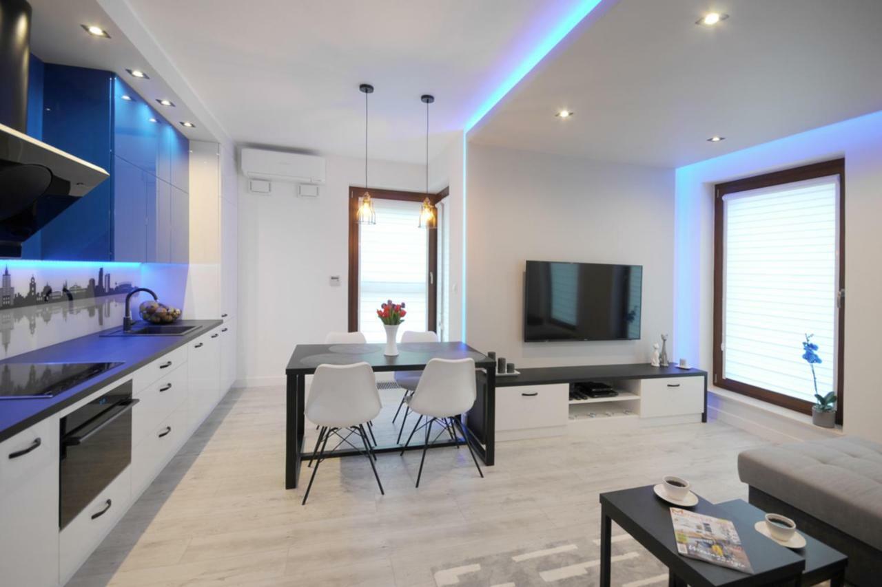 Bulwary Wislane P&O Serviced Apartments With Ac Warschau Buitenkant foto