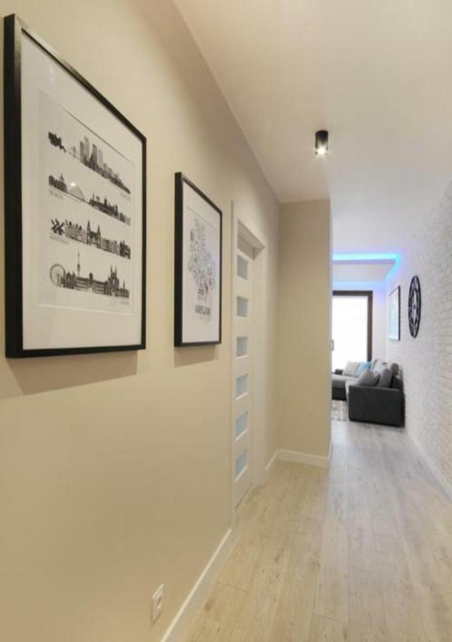 Bulwary Wislane P&O Serviced Apartments With Ac Warschau Buitenkant foto