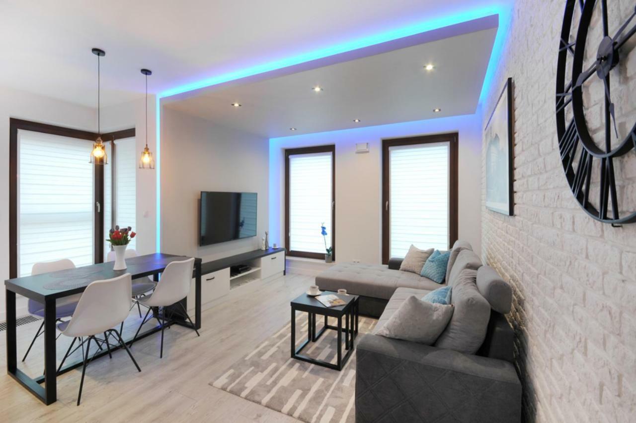 Bulwary Wislane P&O Serviced Apartments With Ac Warschau Buitenkant foto