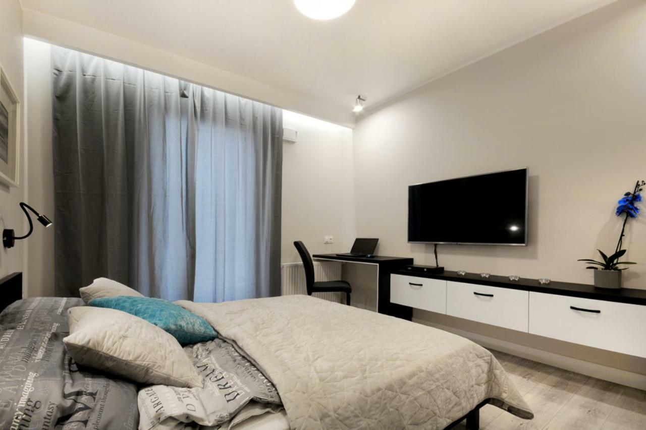 Bulwary Wislane P&O Serviced Apartments With Ac Warschau Buitenkant foto